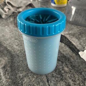 Dexas MudBuster Portable Dog Paw Cleaner, Medium, Blue